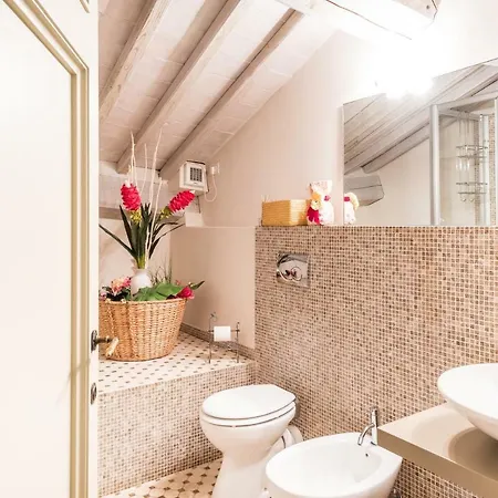 Tornese With Private Parking And Terrace Lucca
