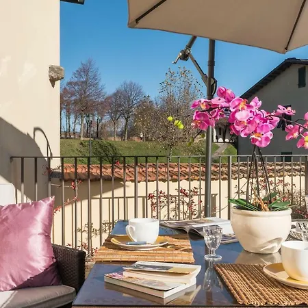 Tornese With Private Parking And Terrace